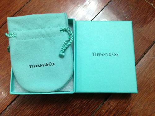 鄭州包裝廠告訴你品牌內涵如何在珠寶包裝上體現(xiàn)